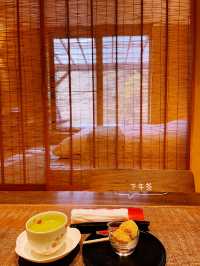 When you come to Japan, be sure to visit the Hakutan Onsen Hotel ♨️.