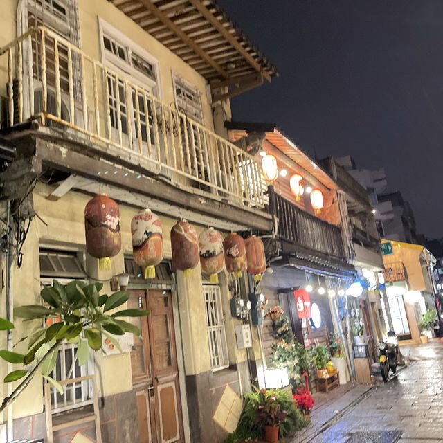 細雨紛飛的夜色神農街！