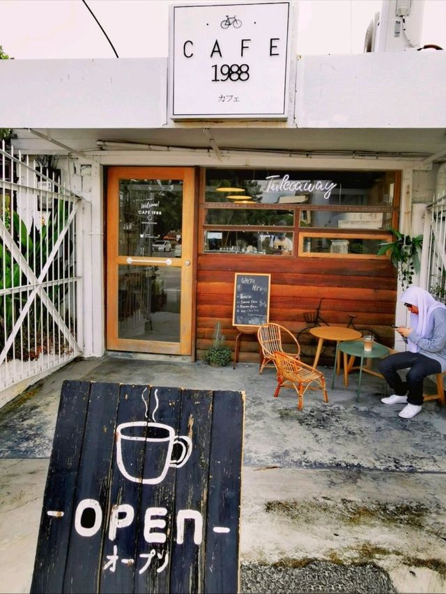 A Cozy Afternoon at Café 1988 ☕