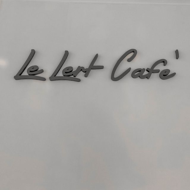 Le Lert Cafe : เลอเลิศคาเฟ่ ร้านน่านั่งย่านบางปู