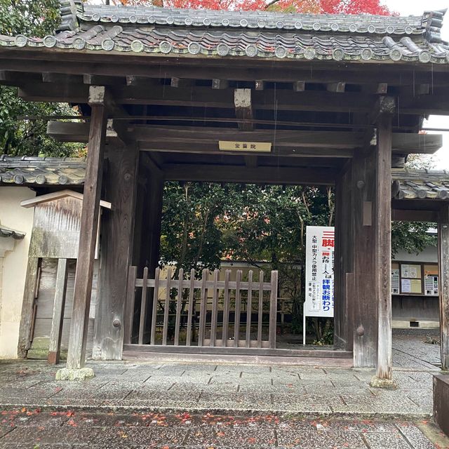 麻雀雖小但紅葉鋪天的優美寺院 - 寶筐院