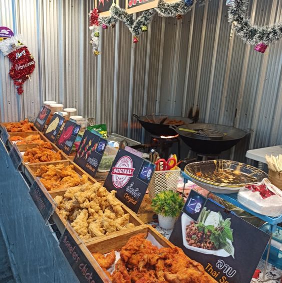 ตลาดคนเดิน เดอะวัน รัชดา(ตลาดรถไฟ)