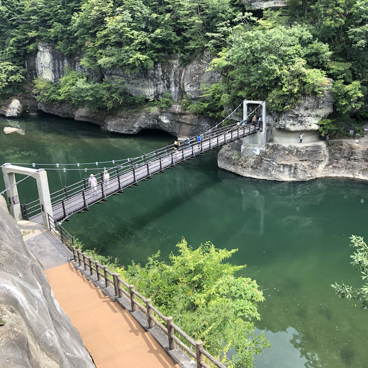 福島】エメラルドグリーンが美しい「塔のへつり」 | Trip.com 下郷町