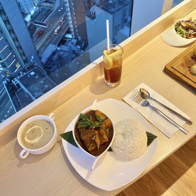 飽覽維港景色 房內嘆熱辣辣晚餐