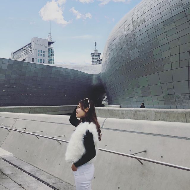 Lạc bước tại Dongdaemun Design Plaza🗼