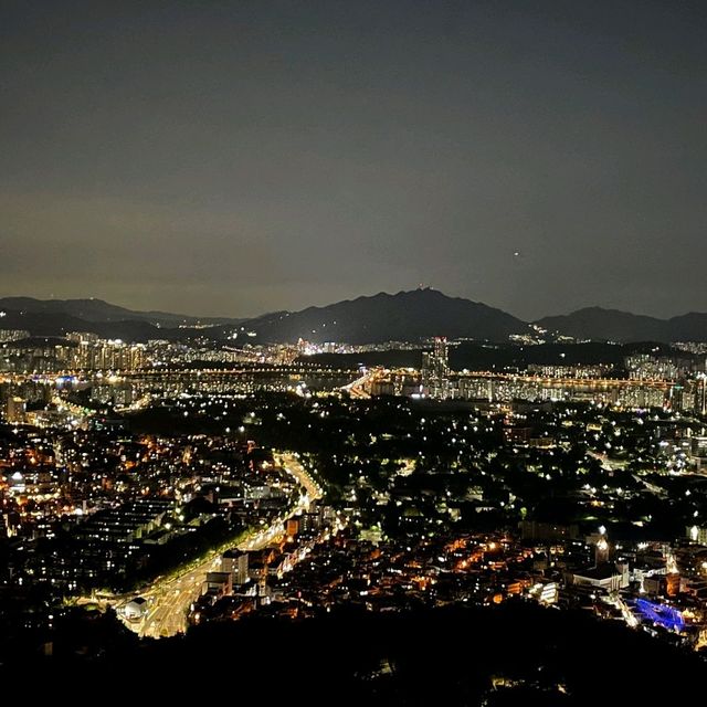밤이 화려해서 아름다운 N서울타워