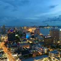 มื้อค่ำกับวิว 360 องศาของพัทยาที่ The Sky 32