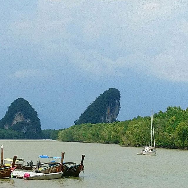 เขาขนาบน้ำ