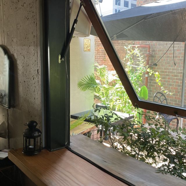 전주 속 유럽 분위기 카페, ‘프랭크 커피인바’
