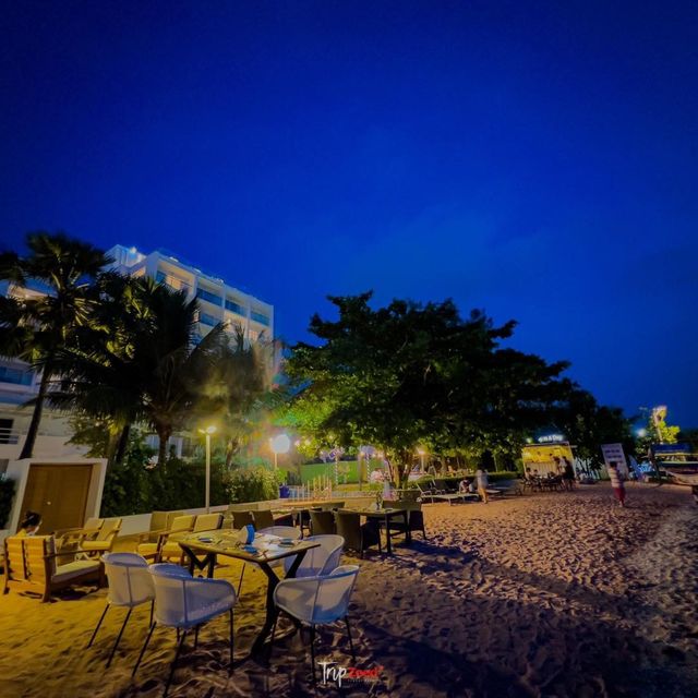 ที่พักติดทะเล เดินลงหาดได้เลย 