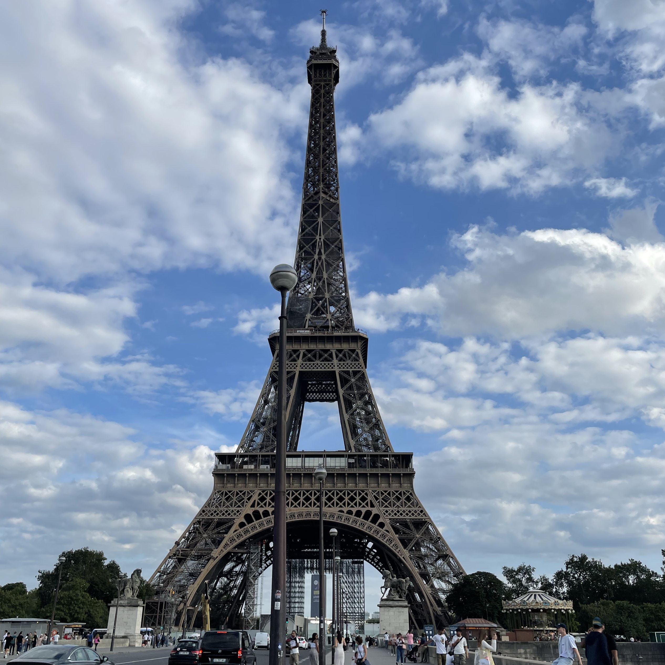 フランスといえばエッフェル塔です。フランスを訪れたら絶対に欠 ...