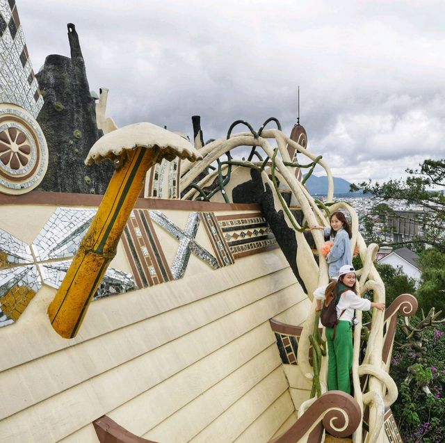 ตะลุยดินแดน Alice In Wonderland 