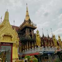 Magnificent buddhist temple Wat Lat Phrao