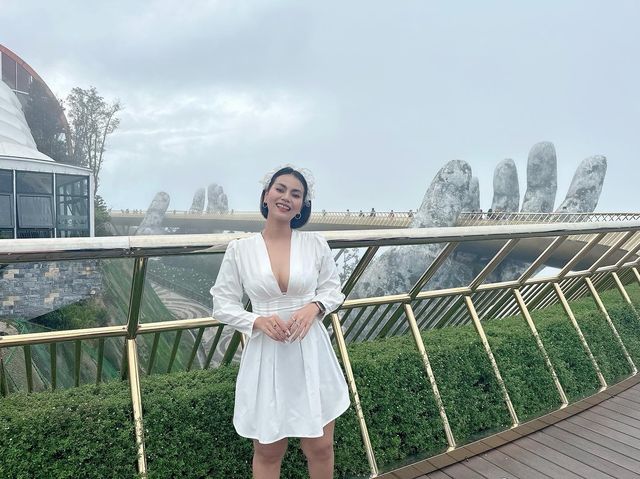 สะพานมือยักษ์ Golden Bridge 