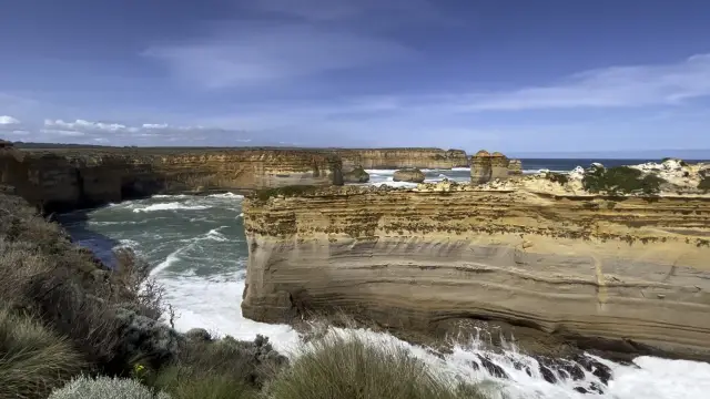 Clashing the rocks on the Great Ocean Drive