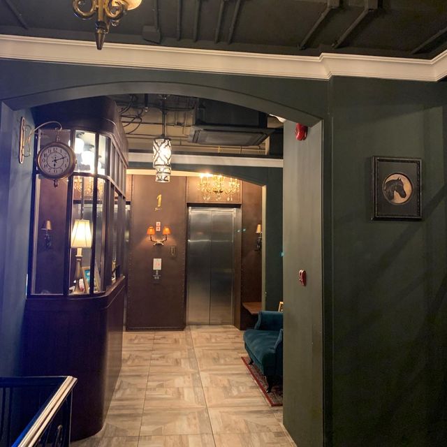 📍曼谷2022新酒店。The Coach Boutique Hotel Sukhumvit 14。