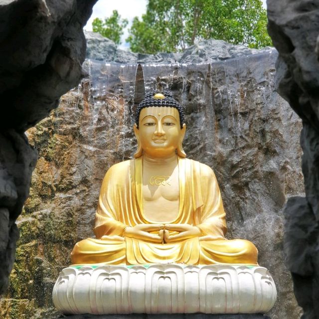 __หลวงพ่อโตมหายาน ในอุทยานถ้ำน้ำตก__