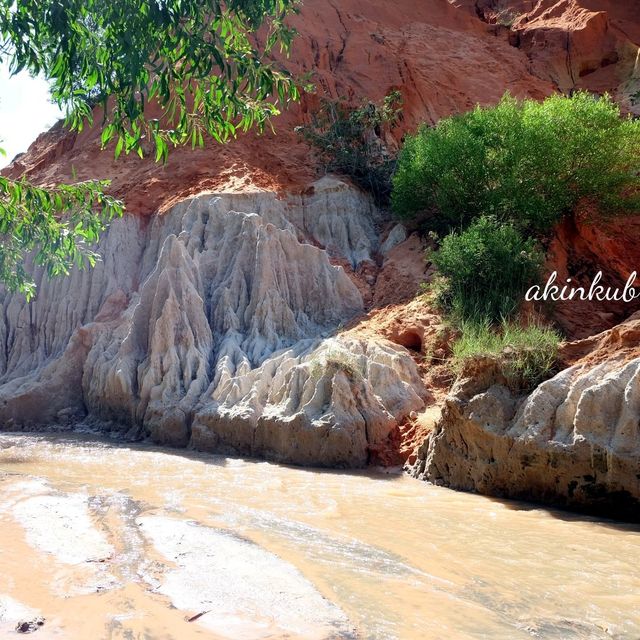 เดินชมวิว หิน ดิน ทราย ลำธารนางฟ้า Fairy Stream