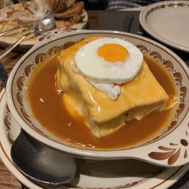 Fulfilling Francesinha in Porto