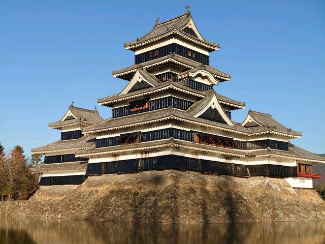 松本市必遊的日本國寶級建築 松本城