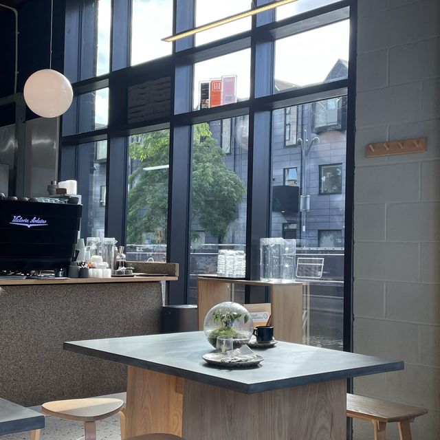 曼徹斯特特色咖啡店 新鮮麵包超香咖啡 戶外環境舒適