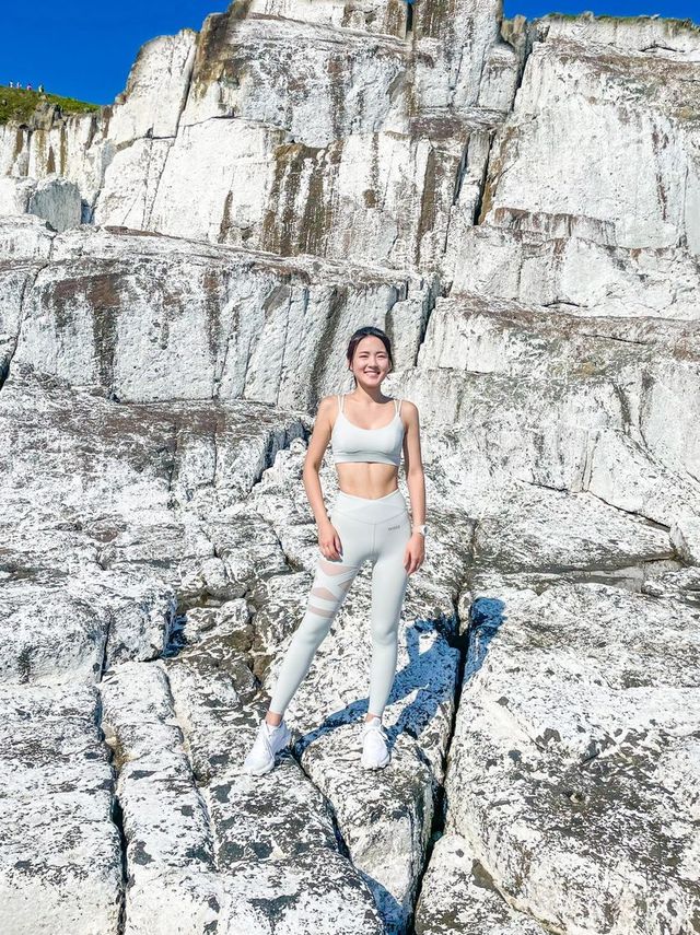 Hiking destination｜The white cliffs of Donglong Island resemble snow mountains.