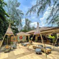  Naiyang Beach Camp Cafe' & Bistro ในยางบีชแคมป์