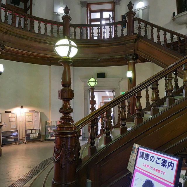 まるで神殿！大阪の中之島図書館