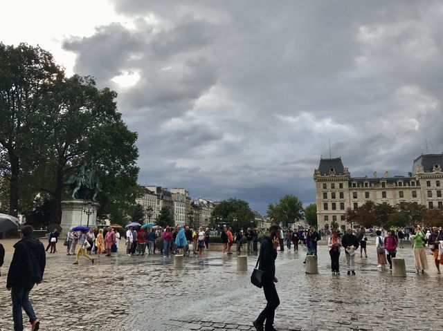 フランス🇫🇷 火災からの修復が行われているノートルダム大聖堂をご紹介