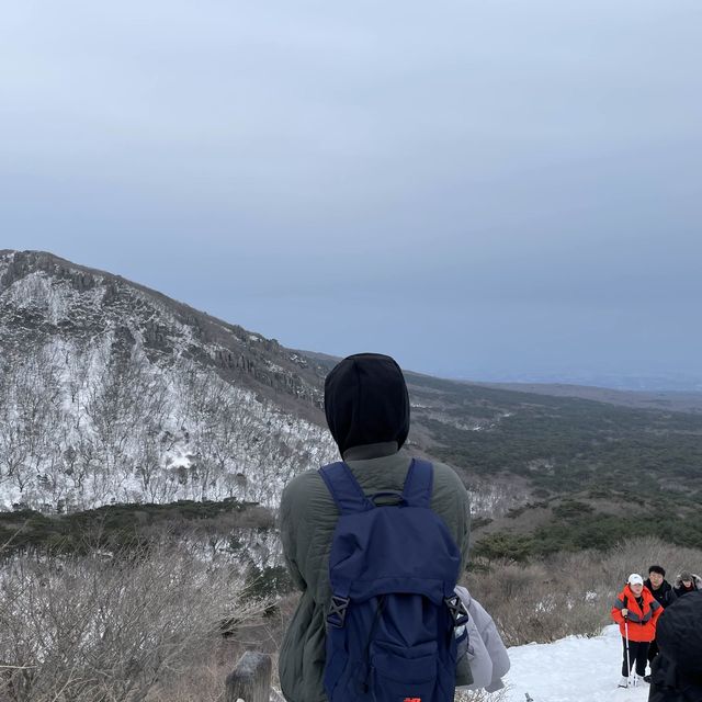 한라산에 눈이 얼마나 쌓였는지 궁금하시죠?☃️🙂