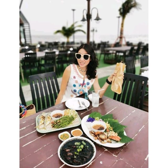 แวะทานอาหารอร​่อยๆ​ริมชายหาดชะอำ 🏖️