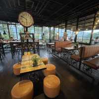 Edensor Hills Villa & Cafe, Sentul