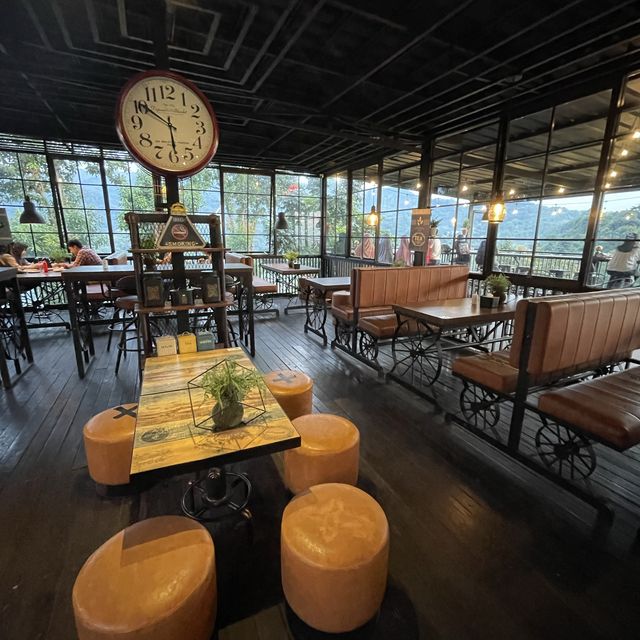 Edensor Hills Villa & Cafe, Sentul