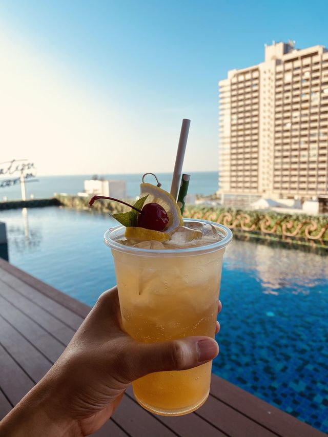 นอนชิวๆดูพระอาทิตย์ตกที่Mytt Beach Hotel