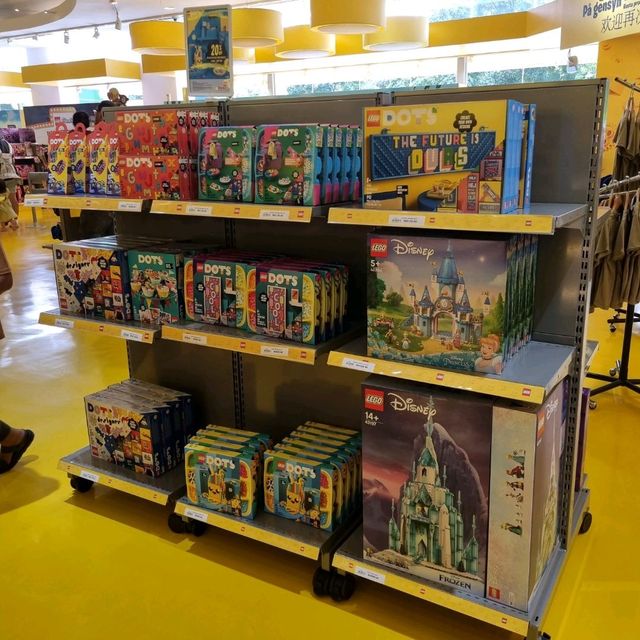 The LEGOLAND BIG Toyshop(Photo Ed)