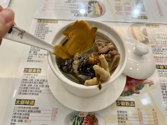 養生燉湯配廣東燒鵝