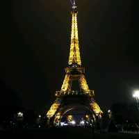 Eiffel tower at night 