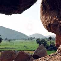 Rock climbing in Hampi