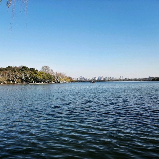 Enchanting West Lake in Hangzhou Enchanting West Lake in Hangzhou