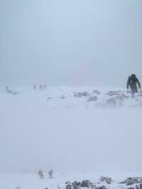 Climbed to the summit of Mount Ryoukou in Japan, one of the 100 famous mountains, during the severe winter season.