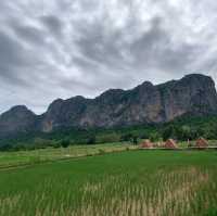 ภูผาม่านโฮมสเตย์ ที่พักกลางทุ่งนา วิวหลักล้าน