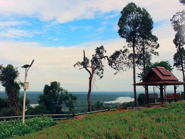 จุดชมวิวผาพญากูปรี ศรีสะเกษ