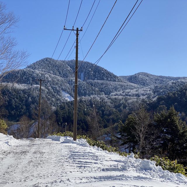雪景色の万座温泉・空吹
