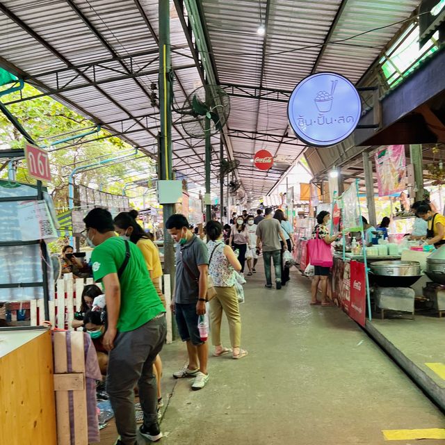 ตลาดเอ๋ย ตลาดน้ำ “บางน้ำผึ้ง”