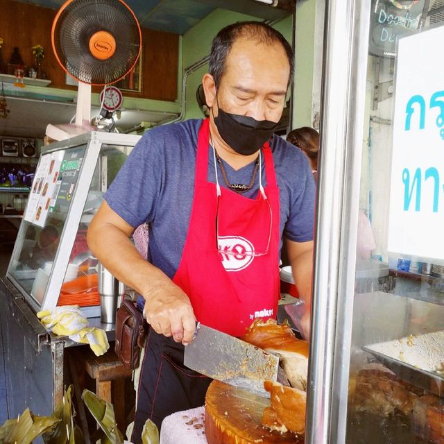 Hatyai's ultimate braised pork leg rice 