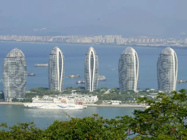 Very beautiful panoramic view, Luhuitou Park
