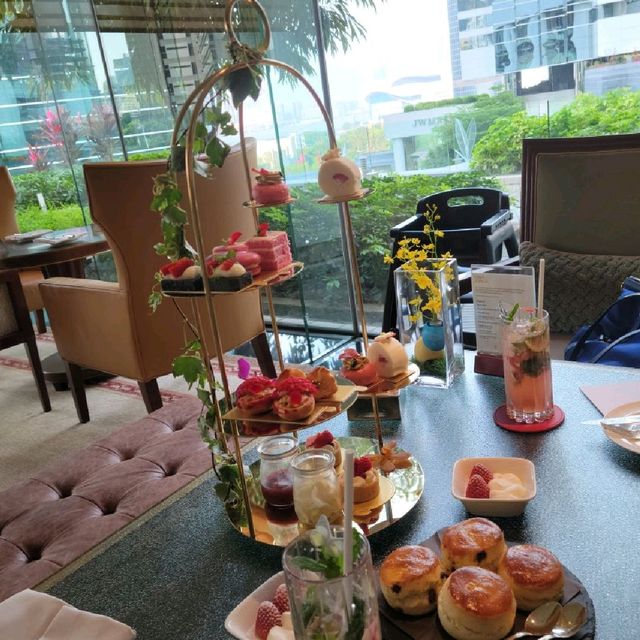 金鐘酒店春日花花士多啤梨主題下午茶