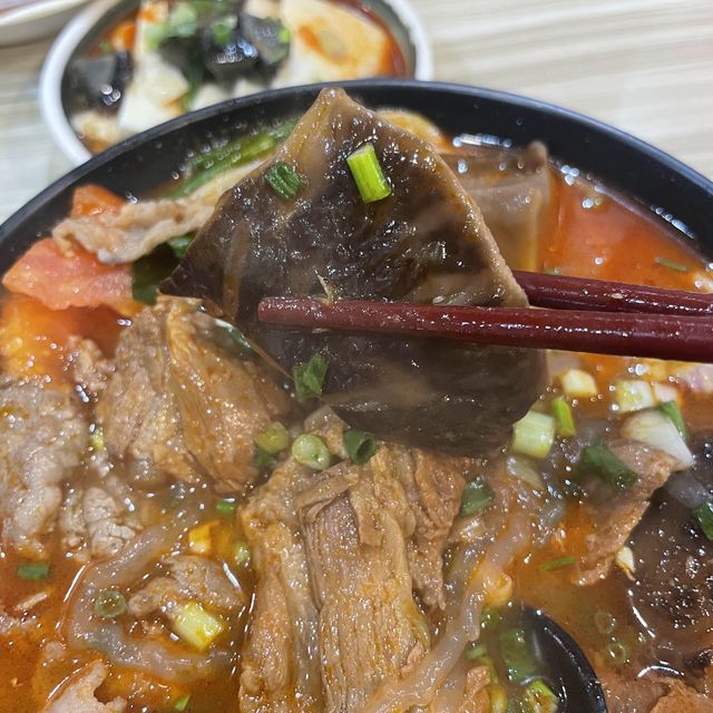 "紅磡高質米線，冬菇皇好正"