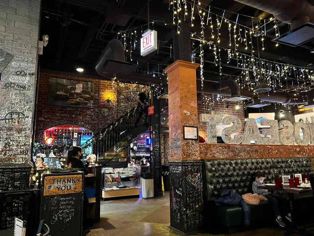 Gino’s Pizza - Chicago Style Pizza Place