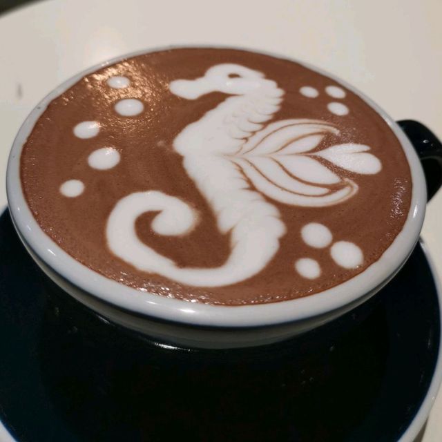 台中景觀咖啡館推薦～「Raven Coffee」超美咖啡拉花～寵物友善餐廳 
